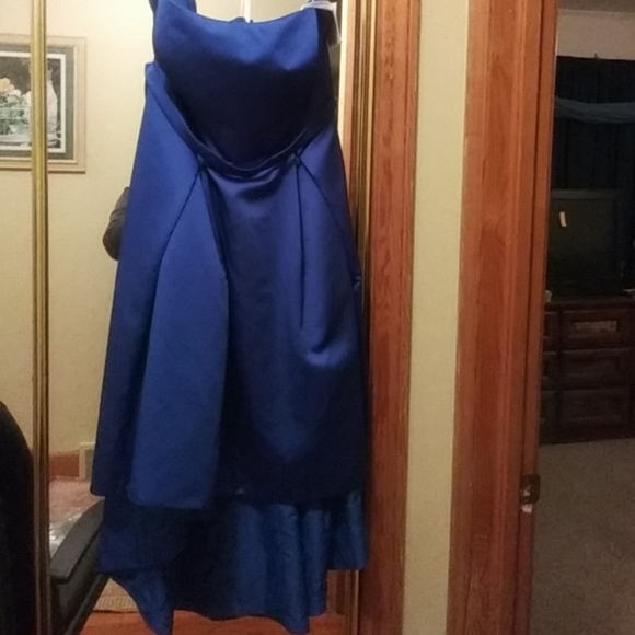 High Low Satin Bridesmaid with pockets - Picture 4 of 4
